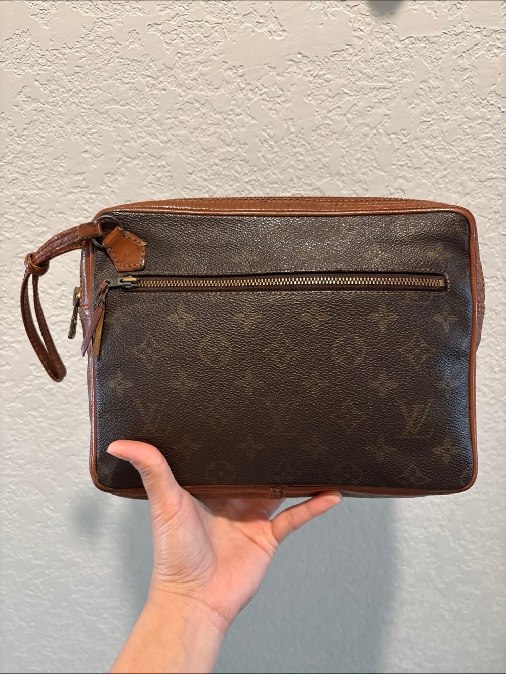 Louis Vuitton Monogram
Pochette Wristlet Clutch Bag